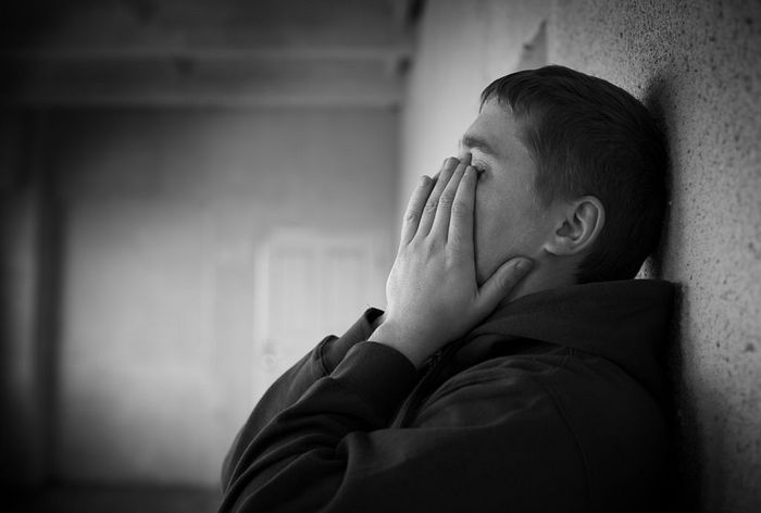 «Людина ще жива, а вони шукають телефон похоронного агентства»